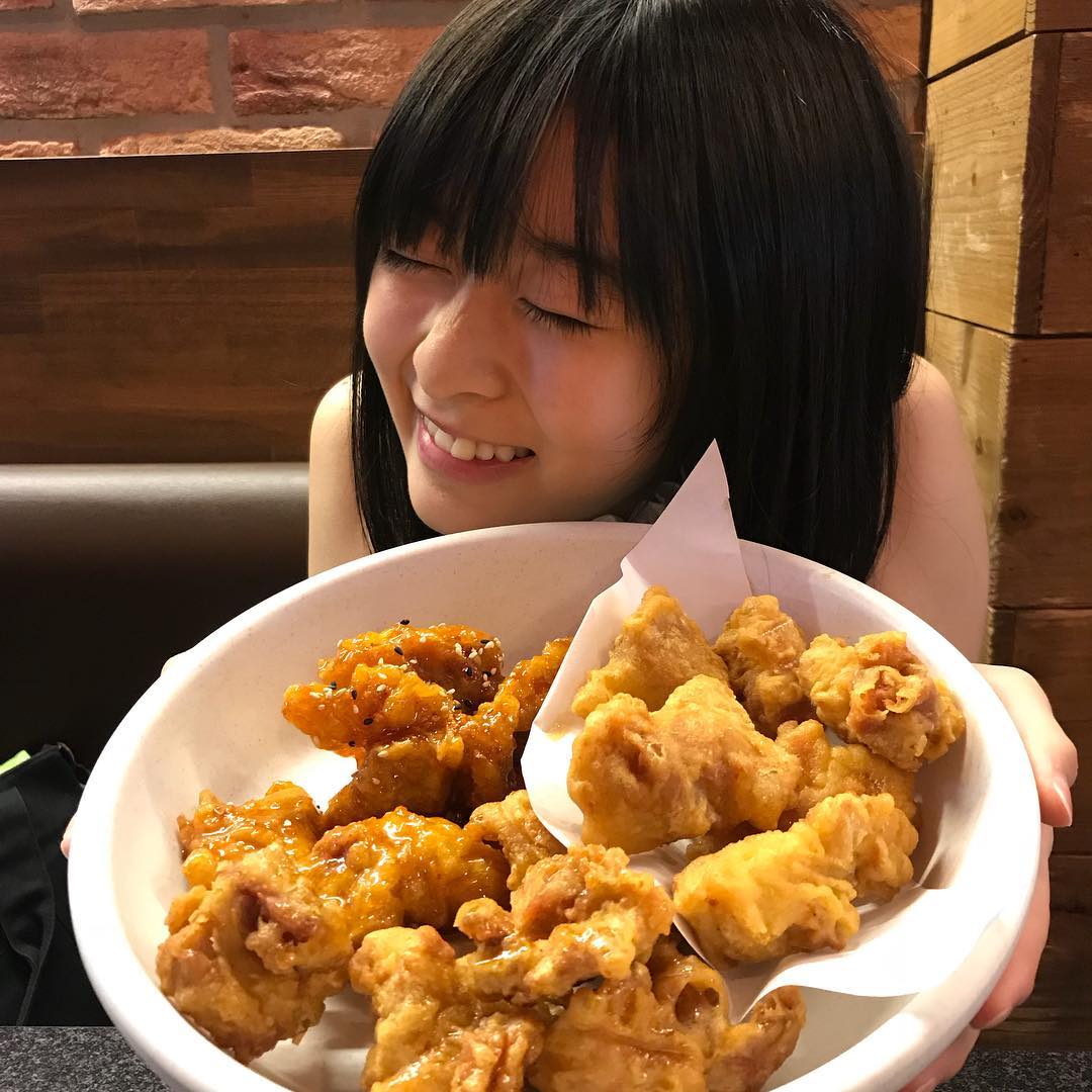 森七菜 ずっと食べたかったチキン パリパリ カリカリ サクサク サロマンチキン ヤンニョムチキン フライドチキン 醤油チキン チキン盛り合わせ 韓国料 Wacoca Japan People Life Style