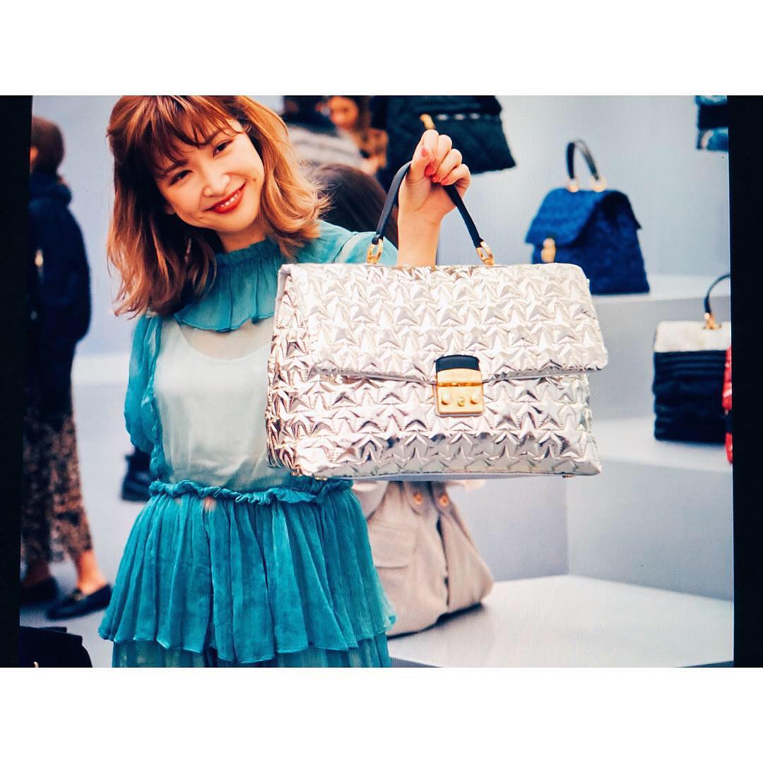 紗栄子 今日持っているバッグは Furla の新しいシリーズのもの 今年の2月にミラノであった展示会でオーダーしていたものが 最近届きました 軽くて機能的でヘビロテ間 Wacoca Japan People Life Style
