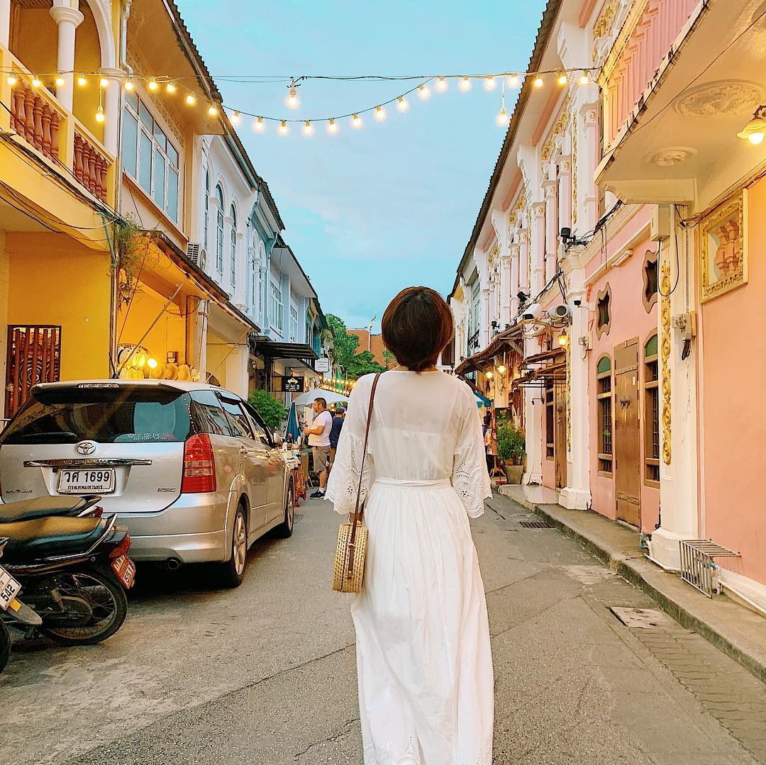 出岡美咲 日曜夜のphuket Townは 歩行者天国になって 夜市が行われるという事で フルマラソン後 湿布を貼りたくった足で 隅々まで満喫 今回は当日普通にてくてく Wacoca Japan People Life Style 出岡美咲 日曜夜のphuket Townは 歩行者天国になって 夜市が行われるという事で フルマラソン後 湿布を貼りたくった足で 隅々まで満喫 今回は当日普通にてくてく Wacoca Japan People Life Style