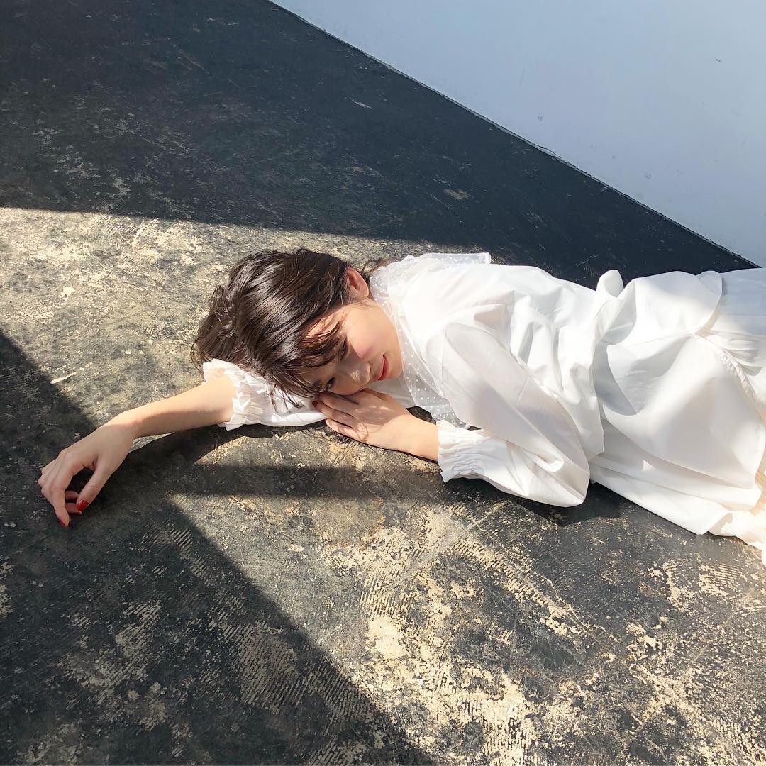 岡本夏美 Seventeen卒業ページ この真っ白な 素敵な衣装とっても可愛かった 大好きなカメラマンの ちっぺさんと 一緒に寝ながら撮影していました みていただけ Wacoca Japan People Life Style 岡本夏美 Seventeen卒業ページ この真っ白な 素敵な衣装とっても可愛かった 大好きなカメラマンの ちっぺさんと 一緒に寝ながら撮影していました みていただけ Wacoca Japan People Life Style