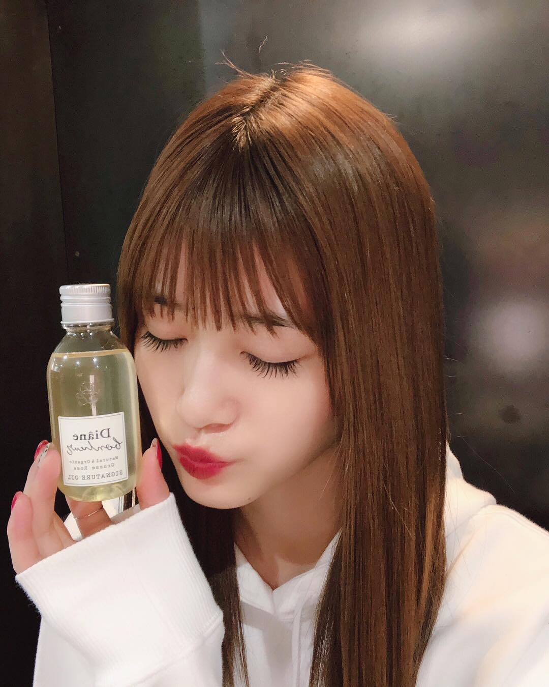 生見愛瑠 最近ウエットヘアーにハマっていてストレートアイロンした後に毛先に馴染ませて使ってる この間の外巻きしたよって投稿もこれを使って濡れ感を出した よ いい香りな Wacoca Japan People Life Style