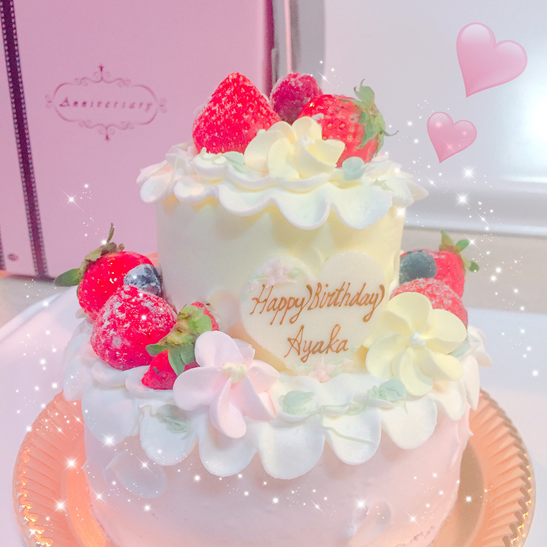 左伴彩佳 お誕生日のコメントありがとうございます ケーキがすごく可愛かった アニバーサリーっていうケーキ屋さんで作っていただきました お誕生日 お Wacoca Japan People Life Style