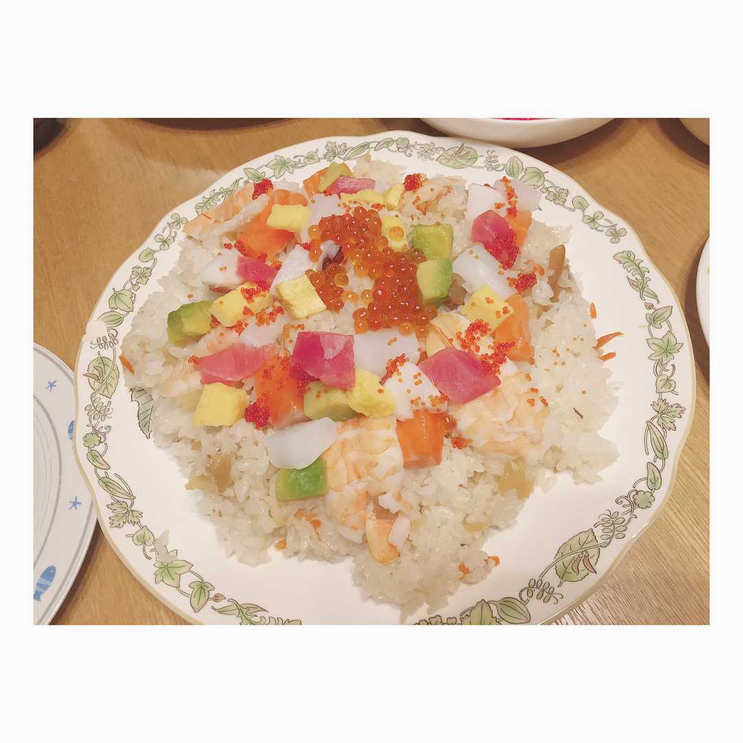 本田仁美 これからインスタ映えしそうな食べ物3連チャンで載せます 先日のひなまつりのときに お母さんが作ってくれた ちらし寿司 だよ 3月3日は必ずちらし寿司食べる Wacoca