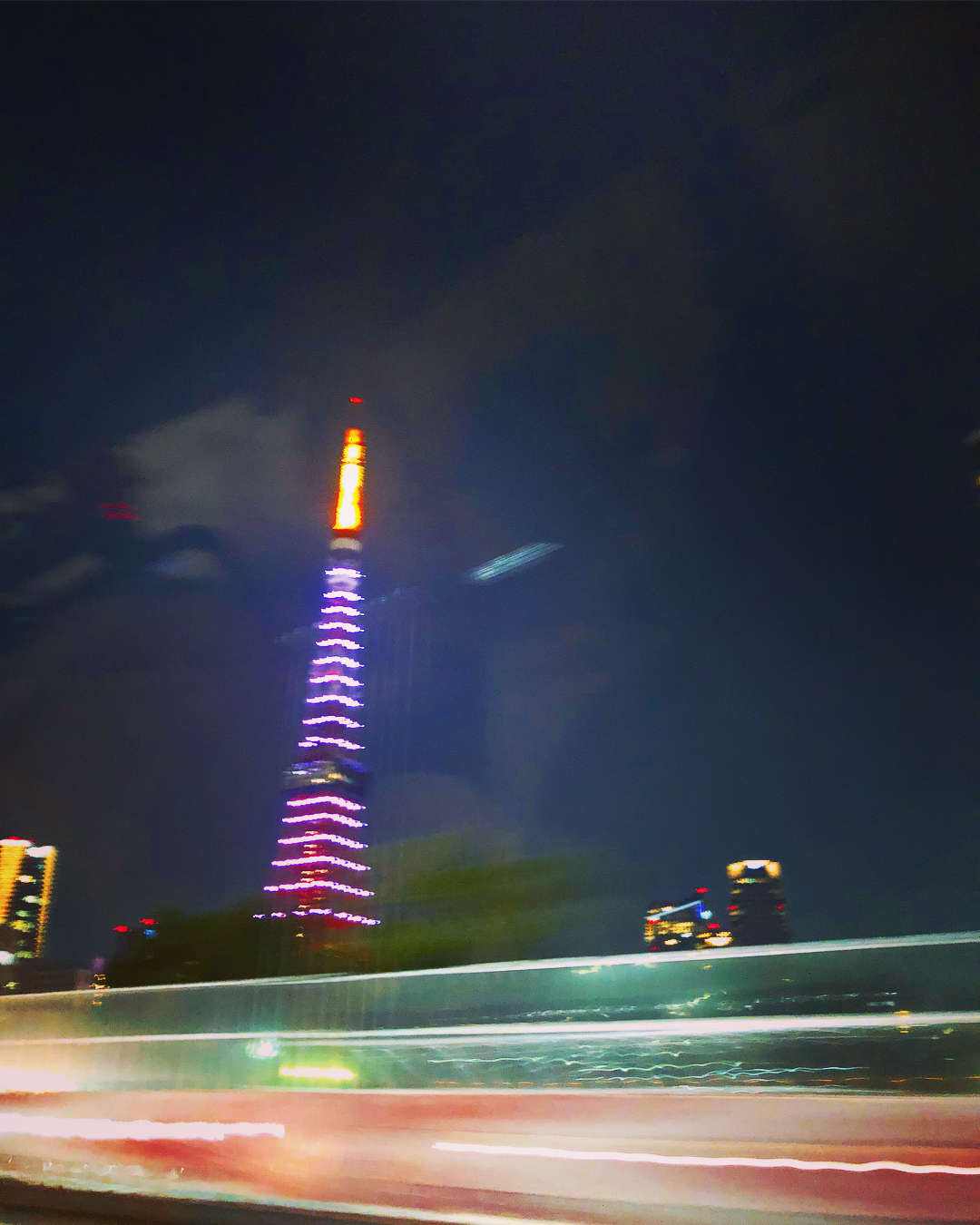 神崎恵 昨晩の東京タワー ピンクとパープルが混ざったような なんともかわいい色でした 東京タワー 18日のブルーも綺麗だった Wacoca 神崎恵 昨晩の東京タワー ピンクとパープルが混ざったような なんともかわいい色でした 東京タワー 18日のブルーも綺麗だった Wacoca