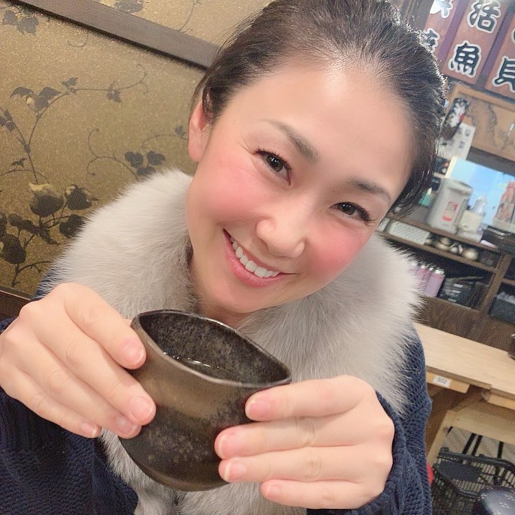 山内鈴蘭 大好きな方にやっと会えました ごるふなでしこ 懐かしい 古閑美保 さん 一緒に飲めて嬉しい そして めっちゃ可愛い写メ撮れたでも飲んでるお酒 おっさん Wacoca Japan People Life Style