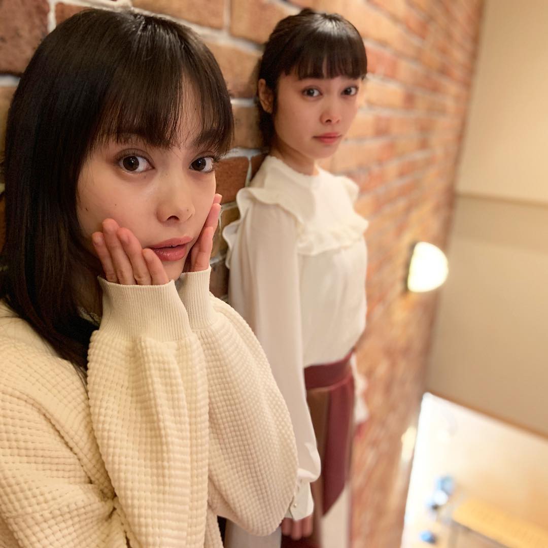 Mio Mio Yae Abp うしろに分身の術 ふたご 双子 双子モデル ツインズ Twins Twinsister Twinsmodel ポートレート Mio Yae Mioya Wacoca Japan People Life Style