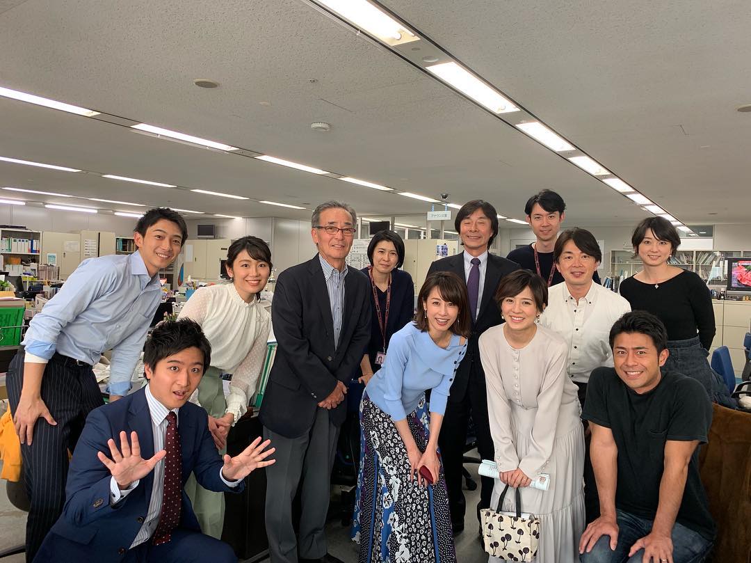 加藤綾子 同期3人で そしてアナウンス室のみんなと 慶ちゃんと二人で生放送だったのですがスタジオ前で大ちゃんが待っていてくれました 08年入社 同期 榎並大 Wacoca Japan People Life Style 加藤綾子 同期3人で そしてアナウンス室のみんなと 慶ちゃんと二人で生放送だったのですがスタジオ前で大ちゃんが待っていてくれました 08年入社 同期 榎並大 Wacoca Japan People Life Style