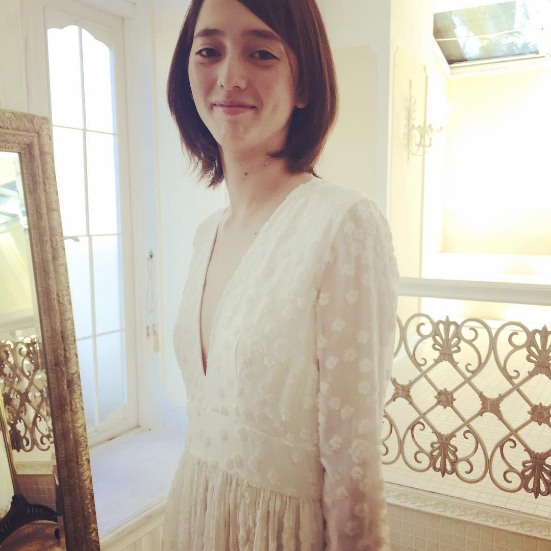 Ellemariage モデルの 満島みなみ さん ナチュラルで透明感あふれる雰囲気が Delphinemanivet のドレスとマッチ Ellemariage Wedding Wacoca Japan People Life Style