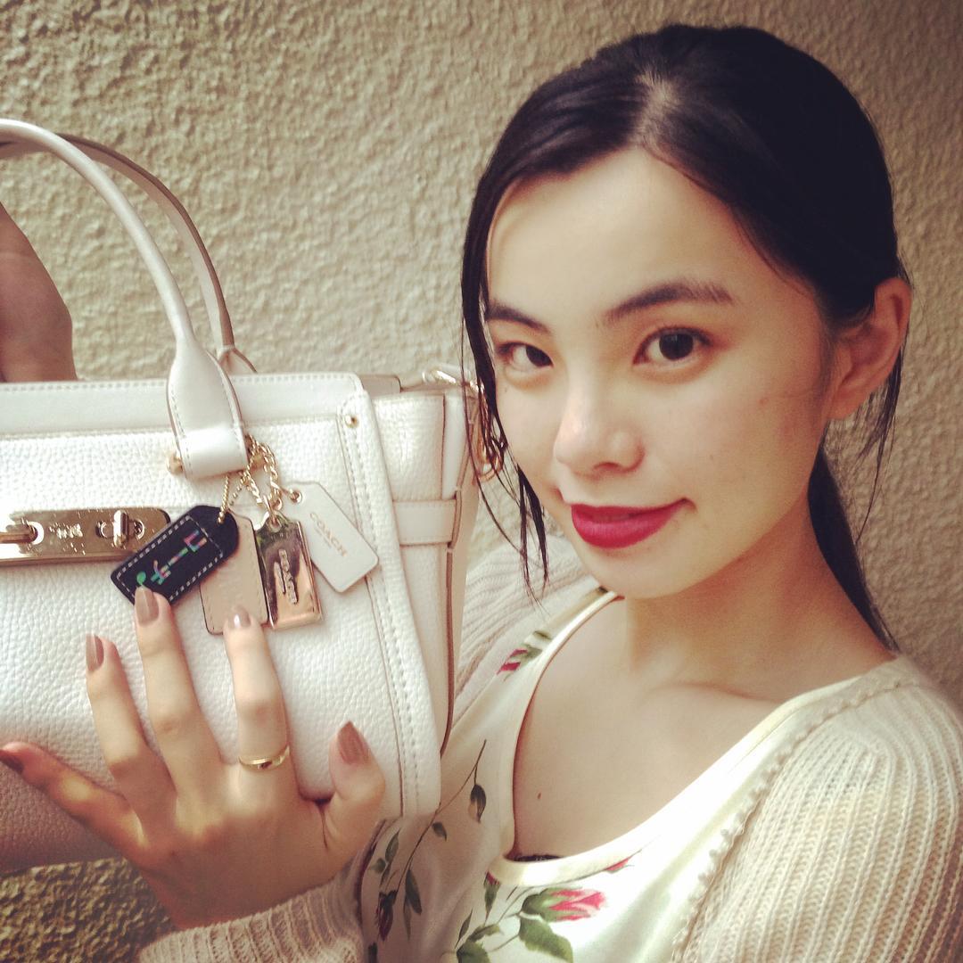Ellegirljapan Itモデル るうこちゃんの愛用バッグはコーチのスワッガー新宿店でイニシアルカタカナ書きのコーチ イケてるわ Tokyogirl るうこ Coach Wacoca Japan People Life Style Ellegirljapan Itモデル るうこちゃんの愛用バッグはコーチのスワッガー新宿店でイニシアルカタカナ書きのコーチ イケてるわ Tokyogirl るうこ Coach Wacoca Japan People Life Style
