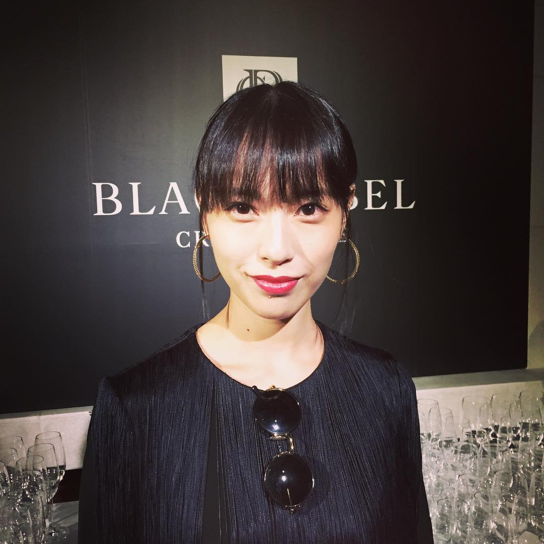 Ellejapan 戸田恵梨香さんはシックなブラックスタイルで Blue Label Crestbridge 16 Spring Crestbridge Wacoca Japan People Life Style Ellejapan 戸田恵梨香さんはシックなブラックスタイルで Blue Label Crestbridge 16 Spring Crestbridge Wacoca Japan People Life Style