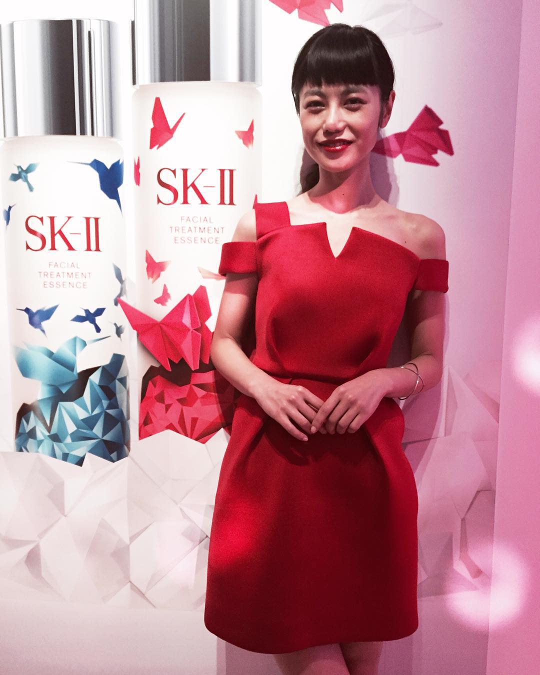 Ellejapan Sk Pre X Mas Night Outドレスコードの赤を取り入れたドレスがお似合いなイヅミちゃん Izuuumixxx をキャッチ Ellelov Wacoca Japan People Life Style