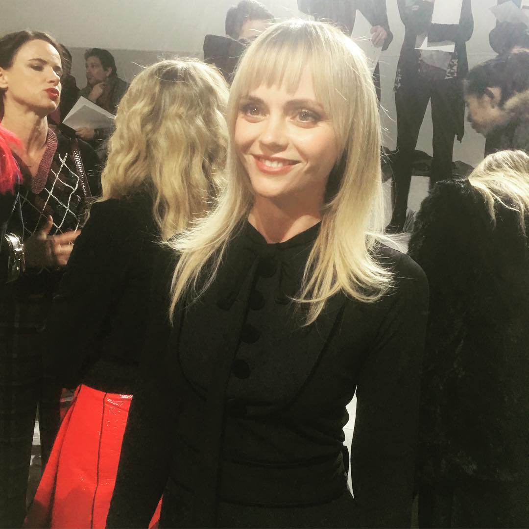 Harpersbazaarjapan Nyfw Marcjacobsのショー会場で女優クリスティーナ リッチを発見 Nyfw 16aw Marcjacobs Christinaricc Wacoca Japan People Life Style