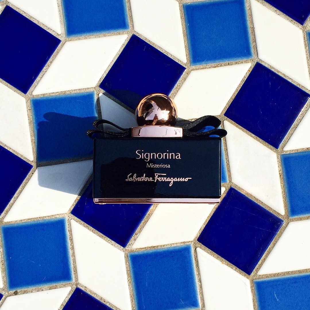 @ELLEJapan: オフの日の香水は「サルヴァトーレ フェラガモ」の#シニョリーナ ミステリオーサ オーデパルファムをセレクト♡ 謎めいて
