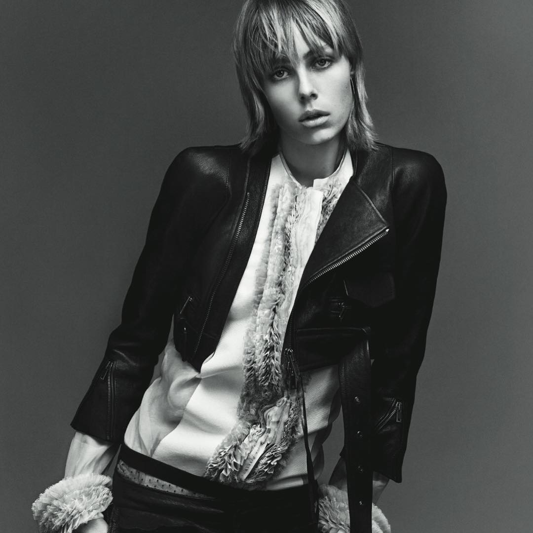 Voguejapan Vogue Japan 4月号では イットモデルのエディ キャンベルが独自のアンニュイな世界観で春夏のキールックを着こなしています Edie Rocking Wacoca Japan People Life Style