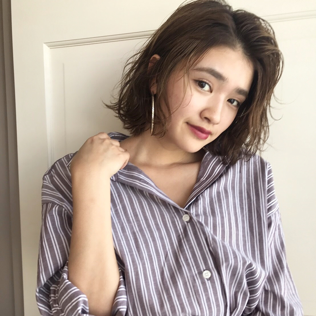 Vivigirl Vivigirlの菅澤麻華です 秋のおすすめコスメについて右から メイベリン リップ フラッシュ ビッテン ストロボ R002 レブロン バーム Wacoca Japan People Life Style