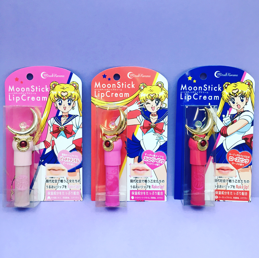 Cosme 本日発売大人気 美少女戦士セーラームーン 限定アイテムをご紹介 ミラクルロマンス ムーンスティックリップクリーム 乙女にはたまらないムーンスティックモチーフ Wacoca Japan People Life Style Cosme 本日発売大人気 美少女戦士セーラームーン 限定アイテムをご紹介 ミラクルロマンス ムーンスティックリップクリーム 乙女にはたまらないムーンスティックモチーフ Wacoca Japan People Life Style