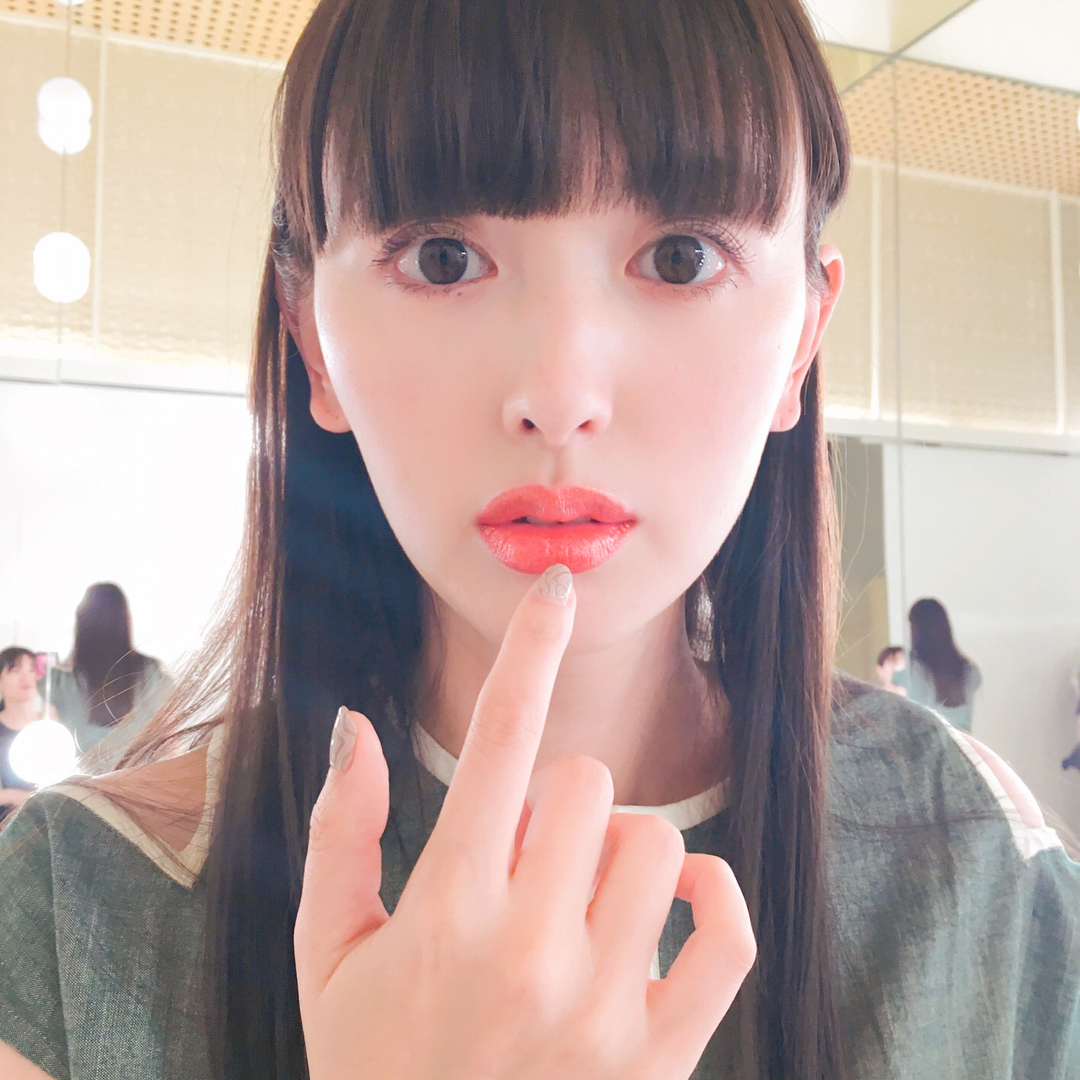 Maquia 我らがミューズ鈴木えみちゃんのリップは国宝級なのでありますちゅーしたリップは型 写真をスワイプ リップケア法を聞くと 皮をむいてるよ と答えていたえみちゃ Wacoca Japan People Life Style Maquia 我らがミューズ鈴木えみちゃんのリップは国宝級なのでありますちゅーしたリップは型 写真をスワイプ リップケア法を聞くと 皮をむいてるよ と答えていたえみちゃ Wacoca Japan People Life Style