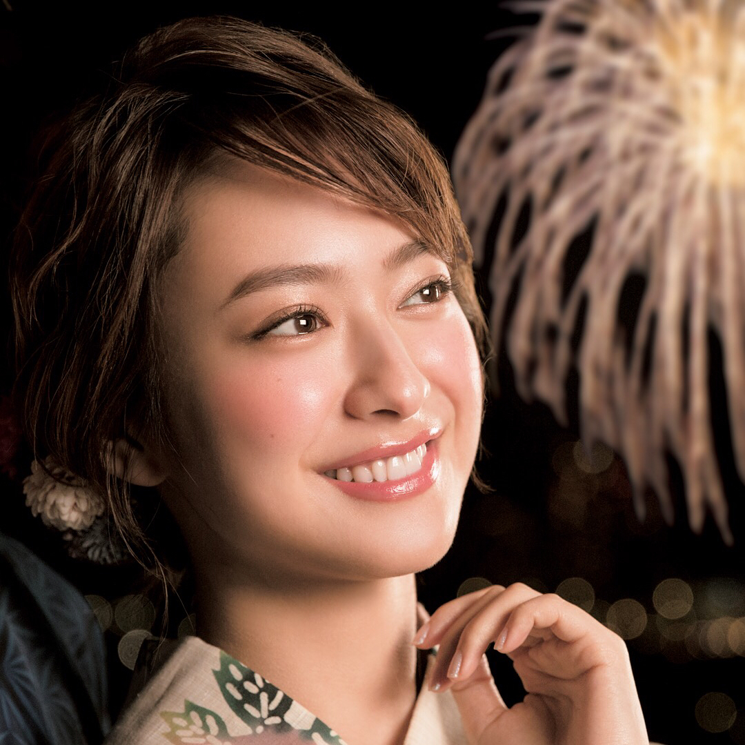 Biteki美的 おしゃれ映えする 夏の夜遊び限定メイク 花火大会編 そろそろ各地で花火大会が始まる季節に 大人の浴衣姿にマッチするメイクは普段より少し上気させたチーク Wacoca Japan People Life Style Biteki美的 おしゃれ映えする 夏の夜遊び限定メイク 花火大会編 そろそろ各地で花火大会が始まる季節に 大人の浴衣姿にマッチするメイクは普段より少し上気させたチーク Wacoca Japan People Life Style