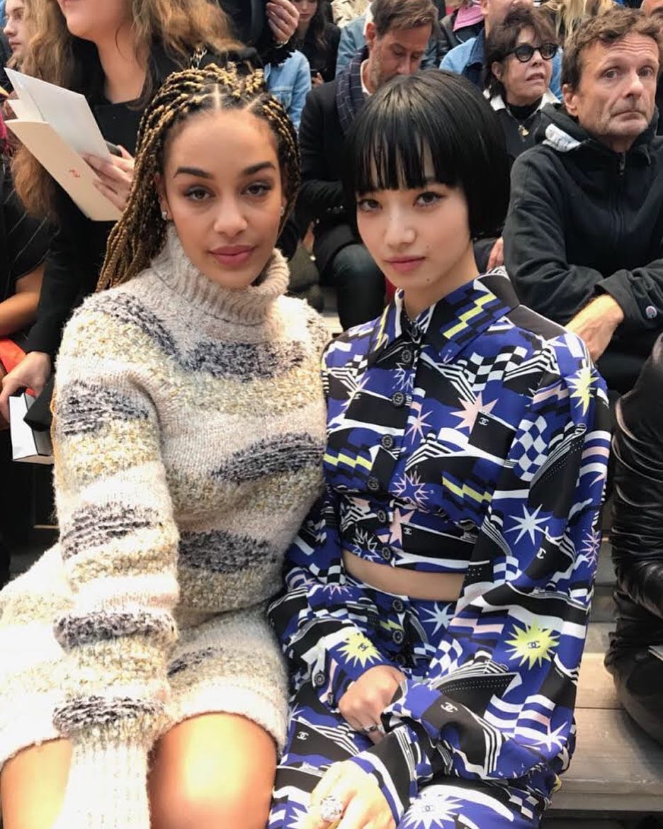 Ginzamagazine 19年ssパリコレクション ストーリーズにてレポート中です シャネルのショー会場にて小松菜奈さんとイギリスの歌手ジョルジャ スミスさんの2ショットをキャッチ Wacoca Japan People Life Style Ginzamagazine 19年ssパリコレクション ストーリーズにてレポート中です シャネルのショー会場にて小松菜奈さんとイギリスの歌手ジョルジャ スミスさんの2ショットをキャッチ Wacoca Japan People Life Style