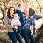 #ELLEnews クリスマスももう間近ウィリアム王子とキャサリン妃が毎年恒例のクリスマスの家族写真を公開！現地時間12月14日（金）にウィリアム王子とキャサリ...