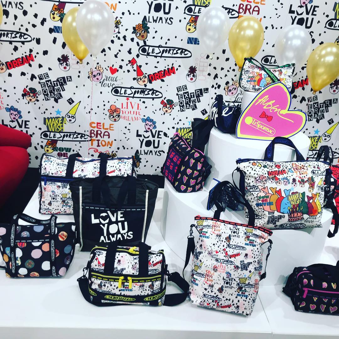 Baila 大人気のレスポートサックとアルベール エルバスのコラボが次の春夏も登場 とびきりチャーミングでポップなイラストにわくわくします ミニバッグから旅行にも行けるボ Wacoca Baila 大人気のレスポートサックとアルベール エルバスのコラボが次の春夏も登場 とびきりチャーミングでポップなイラストにわくわくします ミニバッグから旅行にも行けるボ Wacoca