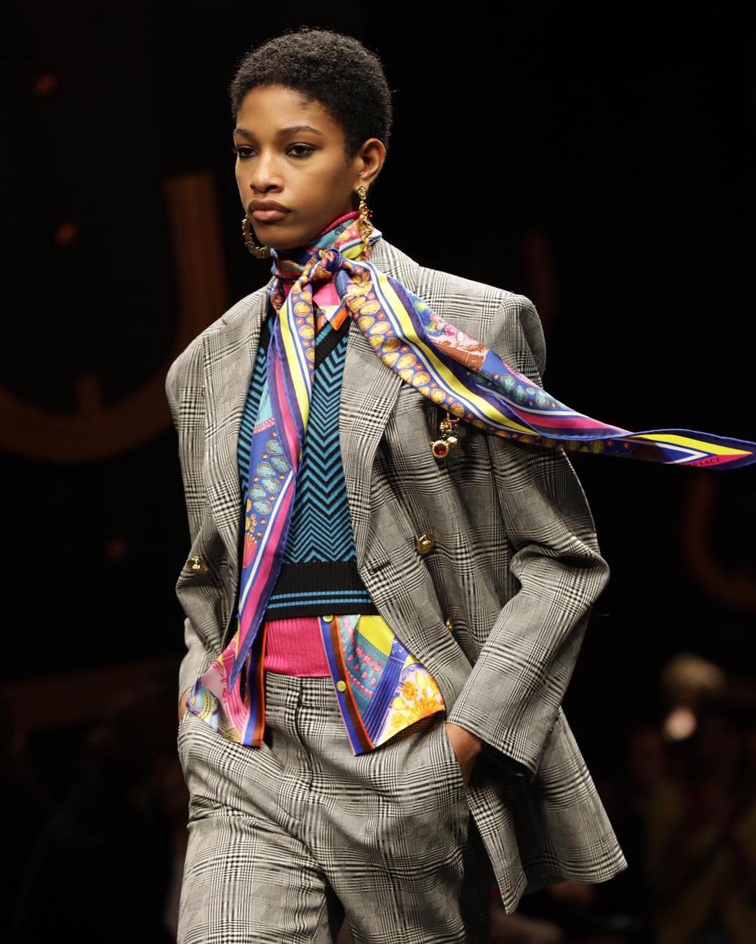 Voguejapan ヒップなムード溢れるヴェルサーチェのコレクションには 90年代を代表するスーパーモデル ステファニー シーモアも登場 Versace Aw19 Mfw Wacoca Japan People Life Style Voguejapan ヒップなムード溢れるヴェルサーチェのコレクションには 90年代を代表するスーパーモデル ステファニー シーモアも登場 Versace Aw19 Mfw Wacoca Japan People Life Style