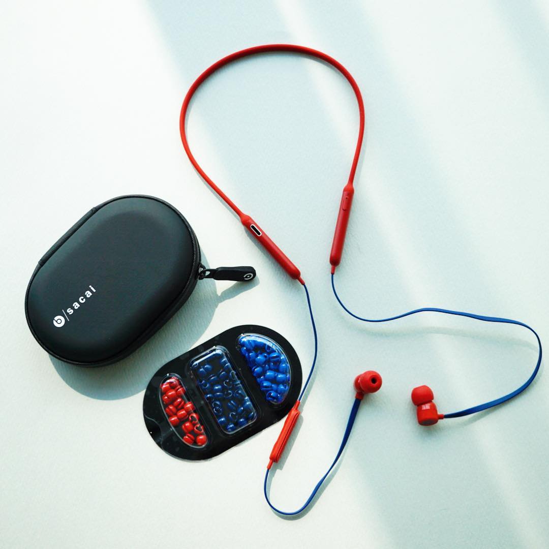 Spurmagazine Sacai と Beatsbydrdre のコラボワイヤレスイヤホン ビーズをちくちくコードに配置する作業が もう ものすごい多幸感 無心でニヤニヤしてしま Wacoca Japan People Life Style