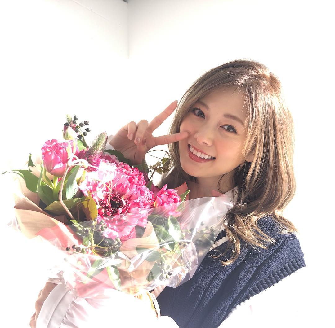 Moremagazine 大好評です More5月号の表紙を飾ってくれたのは 白石麻衣さん 雑誌後のオフショットです こんな笑顔でピースサインなんてズルいっ 笑 可愛いくて美し Wacoca Japan People Life Style Moremagazine 大好評です More5月号の表紙を飾ってくれたのは 白石麻衣さん 雑誌後のオフショットです こんな笑顔でピースサインなんてズルいっ 笑 可愛いくて美し Wacoca Japan People Life Style