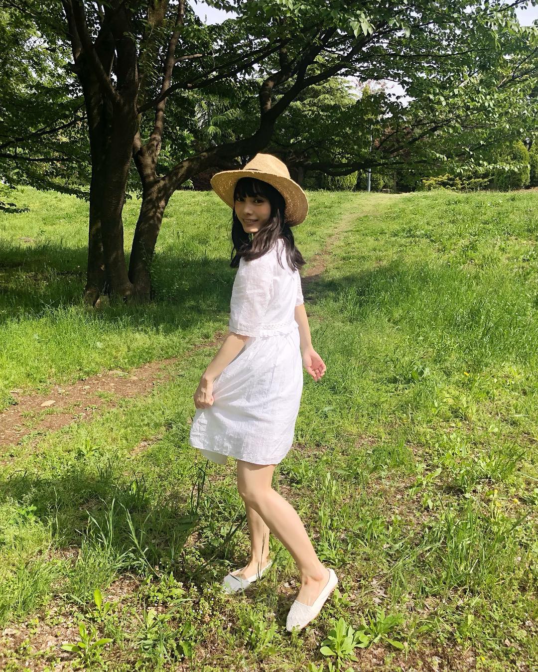 Mio Mio Yae Abp 今日一日撮影でした 白いワンピースに麦わら帽子 こういう服装大好きなのだけど どうかな Wacoca Japan People Life Style