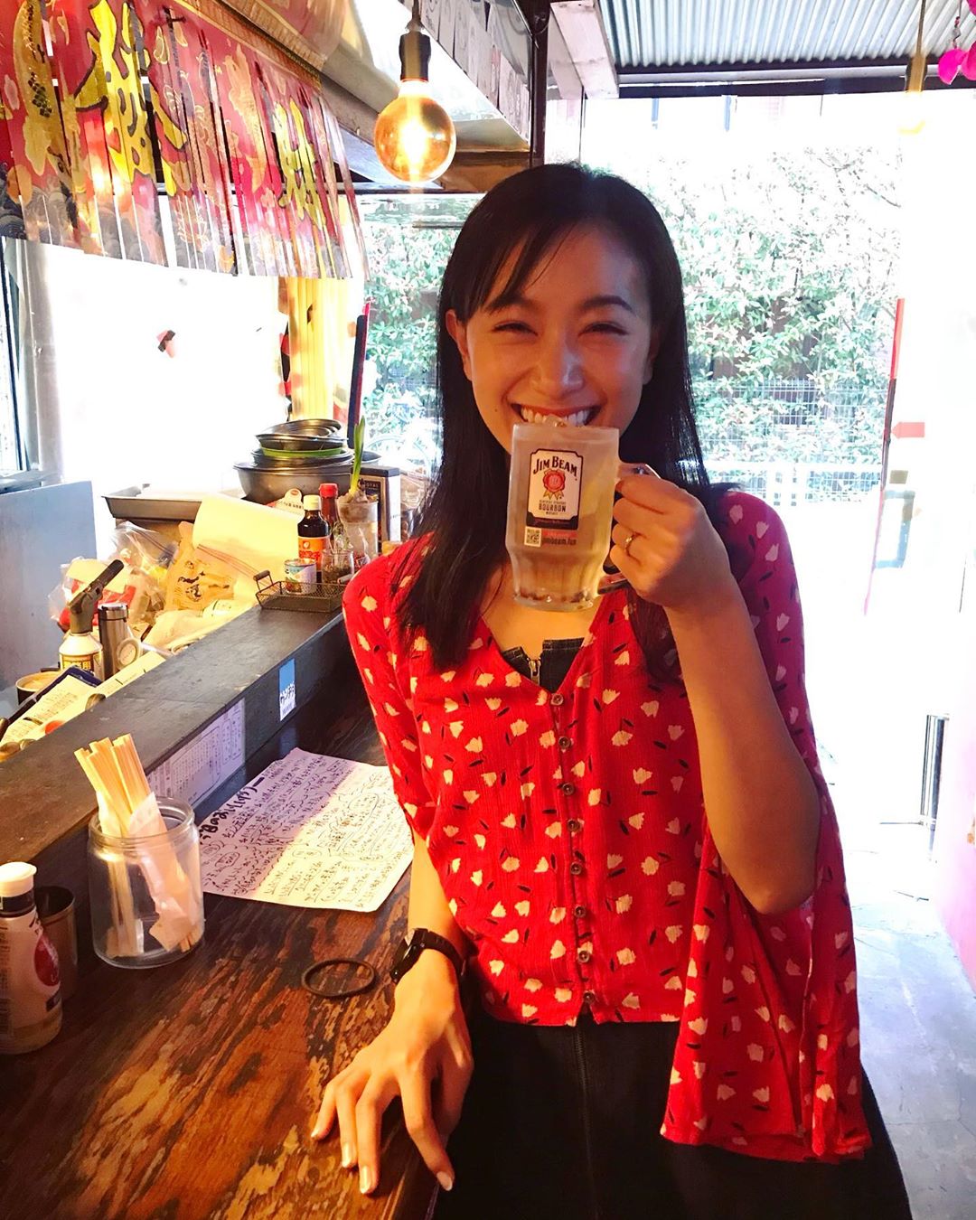 高橋ユウ 明るいうちから飲むお酒って さいっこう いつからか お酒が美味しく感じてたまらん ジムビーム ジムビームハイボール Qｒ Wacoca Japan People Life Style