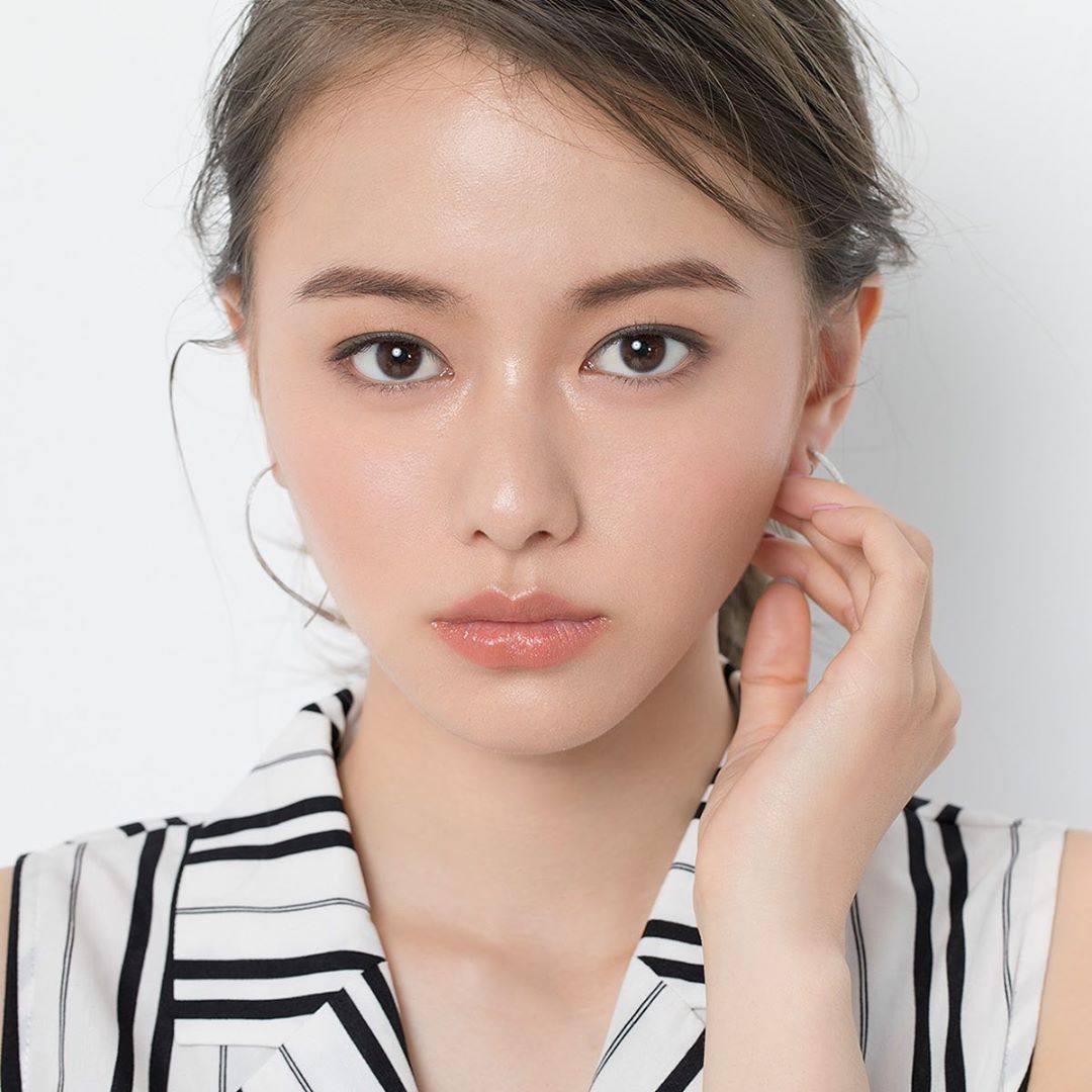 MAQUIA 【女優 山本舞香主演！ TPPO別：夏のカラーコスメで、“仕事がデキる女性”と思わせるオフィスメイクに挑戦】 ★ 映画や舞台