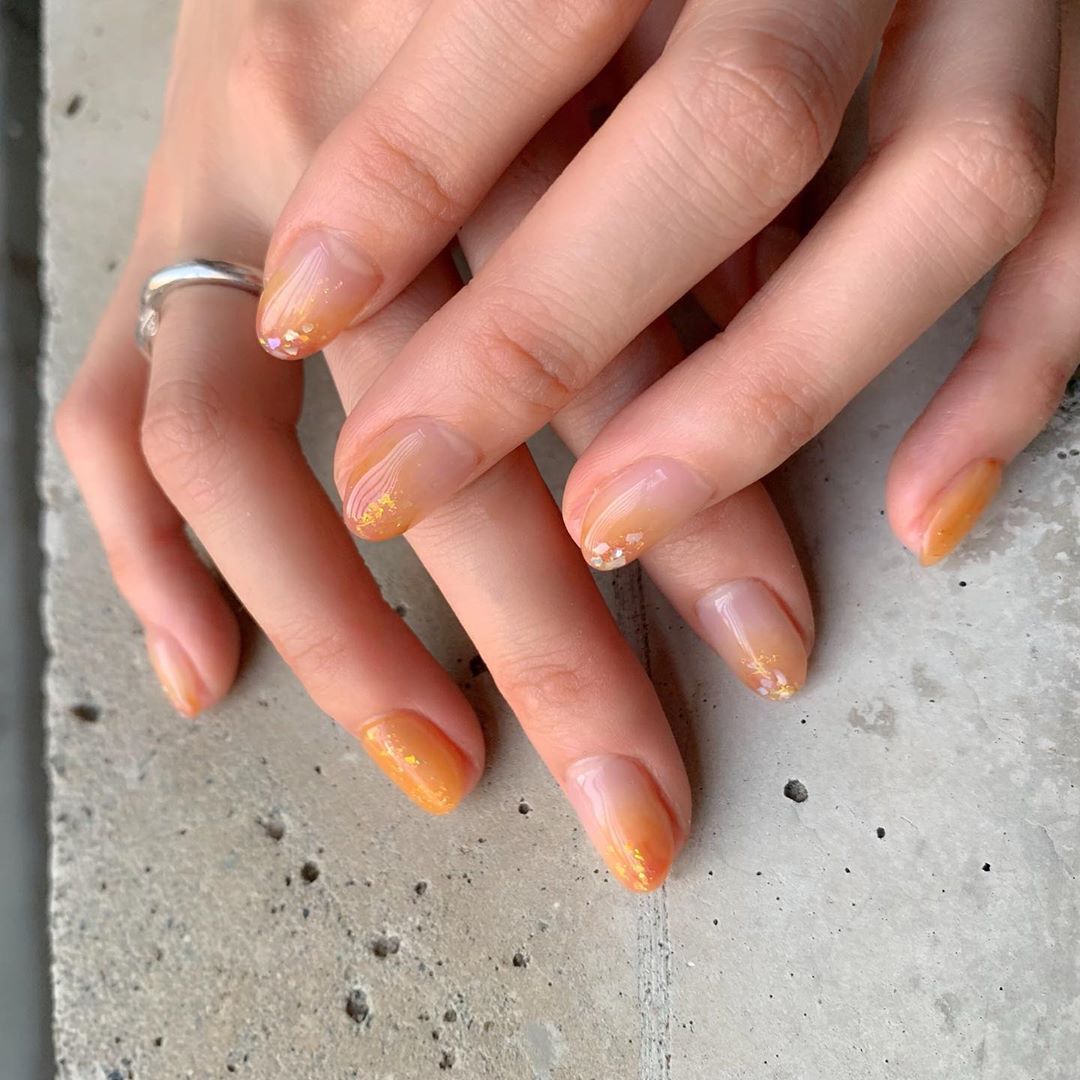 舟山久美子 New Nail 夏も間近なので ヘルシーなオレンジネイル爪が綺麗に見えるようにラメをチラチラと入れてもらいました Cherielamer Asami フッ Wacoca Japan People Life Style