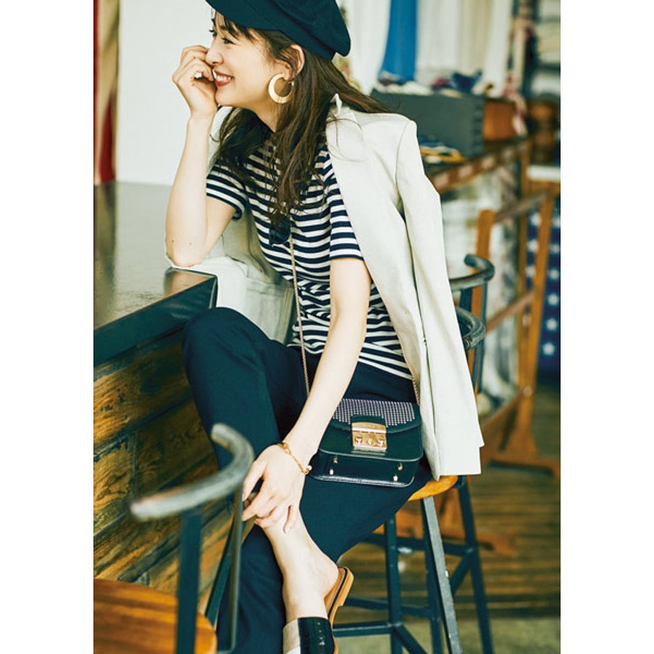 Oggi 今月のコーデセレクト キャスケット ボーダーでパリジェンヌ風に ジャケットのインにボーダーを投入して パリジェンヌ風に Off感のあるキャスケットで Wacoca Japan People Life Style