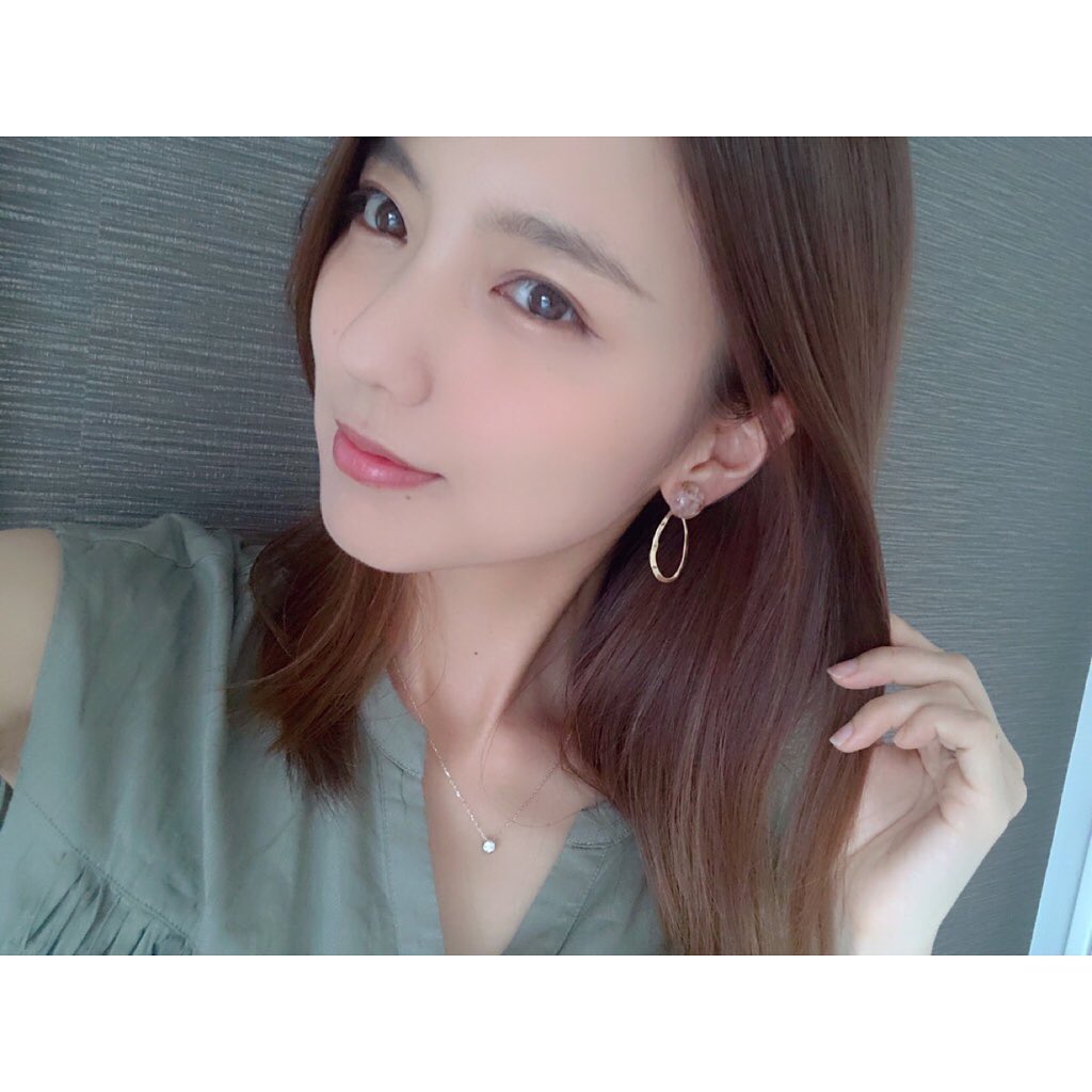 真野恵里菜 お買い物先で 可愛いイヤリングゲット イヤリング アクセサリー Wacoca Japan People Life Style 真野恵里菜 お買い物先で 可愛いイヤリングゲット イヤリング アクセサリー Wacoca Japan People Life Style