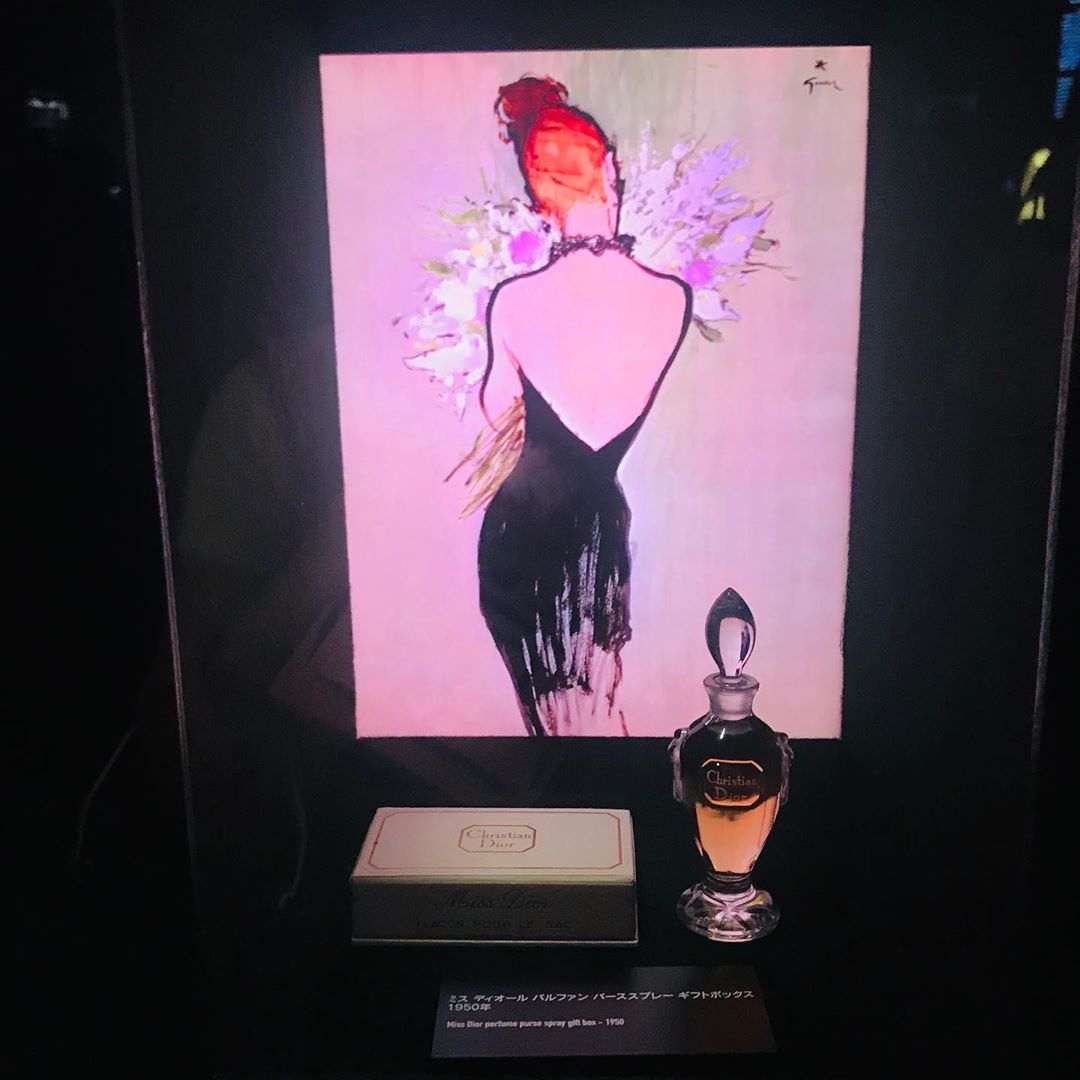 @Marisol: 香水「ミス ディオール」の展覧会が6/16まで、原宿のバツ アートギャラリーで開催中です。1947年のブランド初の