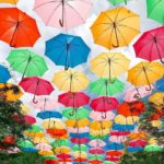 #ELLEtravel 見上げるとカラフルな傘がたくさん！ ポルトガルのアゲダという町で、カラフルな傘を設置して涼しく夏を過ごそう、とスタートした「アンブレラ・...