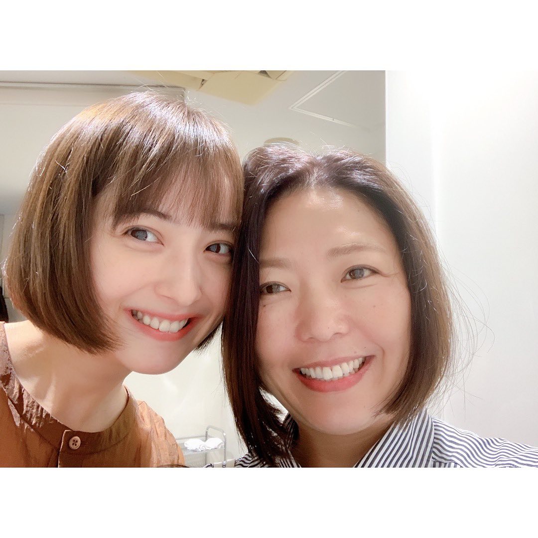 佐々木希 美容院行ったら誕生日当日の愛しの小松さんが そしてまるちゃん いつもヘアーありがとう ボブになってきました Wacoca Japan People Life Style