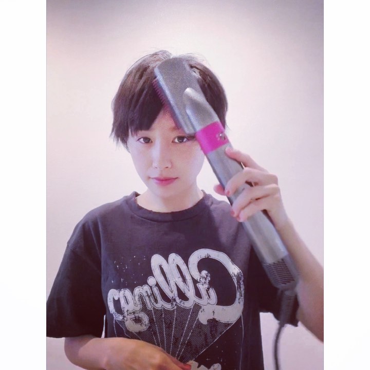 高橋愛 Dyson Airwrap ショートだから あっという間に スタイリング出来ました エアラップで整えてから スタイリング剤つけたら でーきあがりっっ Wacoca Japan People Life Style 高橋愛 Dyson Airwrap ショートだから あっという間に スタイリング出来ました エアラップで整えてから スタイリング剤つけたら でーきあがりっっ Wacoca Japan People Life Style