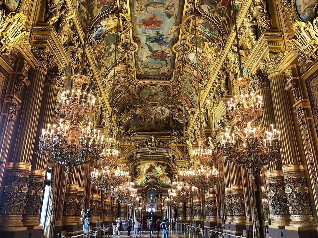 桐島かれん まるでベルサイユ宮殿の鏡の間のようなグラン フォワイエは まさに豪華絢爛 オペラ座 パレガルニエ パリ Paris Wacoca