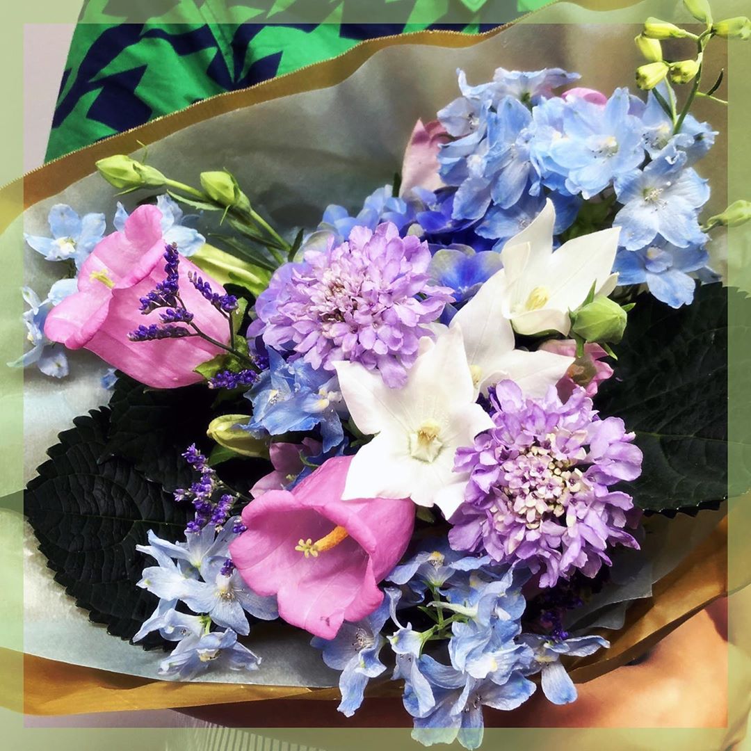 Voguegirljapan 本日のご褒美 レイニーシーズンに花を贈るなら ぜひ紫陽花を入れた花束を 25年以上続く表参道の花屋さん カントリーハーベストで作ってもらったのは 紫やピンク Wacoca Japan People Life Style Voguegirljapan 本日のご褒美 レイニーシーズンに花を贈るなら ぜひ紫陽花を入れた花束を 25年以上続く表参道の花屋さん カントリーハーベストで作ってもらったのは 紫やピンク Wacoca Japan People Life Style