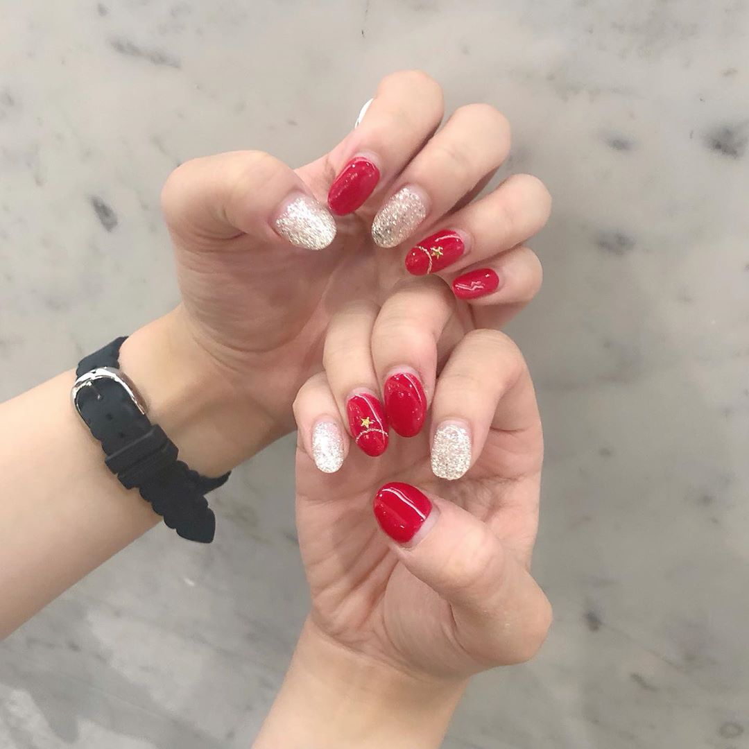 山本瑠香 7月のネイル 赤とシルバーラメと星ストーン Nail ネイル 夏ネイル シンプルネイル Wacoca Japan People Life Style