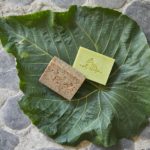 【台東】都蘭で一つひとつ手作りされている石けんは、タバコの葉（左）とビンロウ（右）という、台東ならではの植物エキスをたっぷり配合。⠀
photos : @ake...