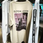 読者さんにも人気のブランドFRAY I.Dからなんと！「エルトン・ジョン」のフィーチャリングコレクションが発売されます
世界一売れたシングルの記録を持つアーティ...