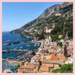【本日のご褒美 】夏休みを南イタリアで過ごしています アマルフィ海岸の街並みやムール貝のパスタを堪能したら、次はシチリア島へ。タオルミーナという小さな町は、浅瀬...