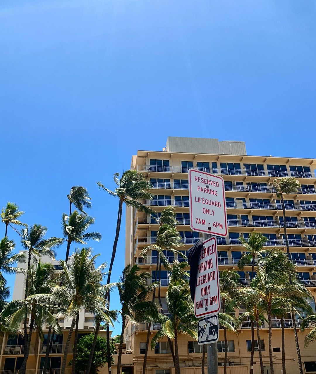 佐々木敬子 今日もいい1日でした ありがとう Hawaii Mylanのpinkのリネンワンピース着てマイランのお店の前のビーチにて この場所 風が気持ち良くて ビーチが Wacoca Japan People Life Style