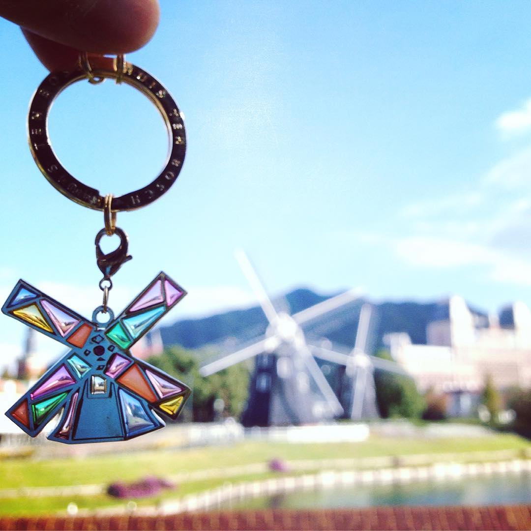 Ana きれいな風車をみ つけた Anaマネフォト Ana旅ダイアリー 風車 キーホルダー ハウステンボス 長崎 Windmill Keyring Wacoca Japan People Life Style