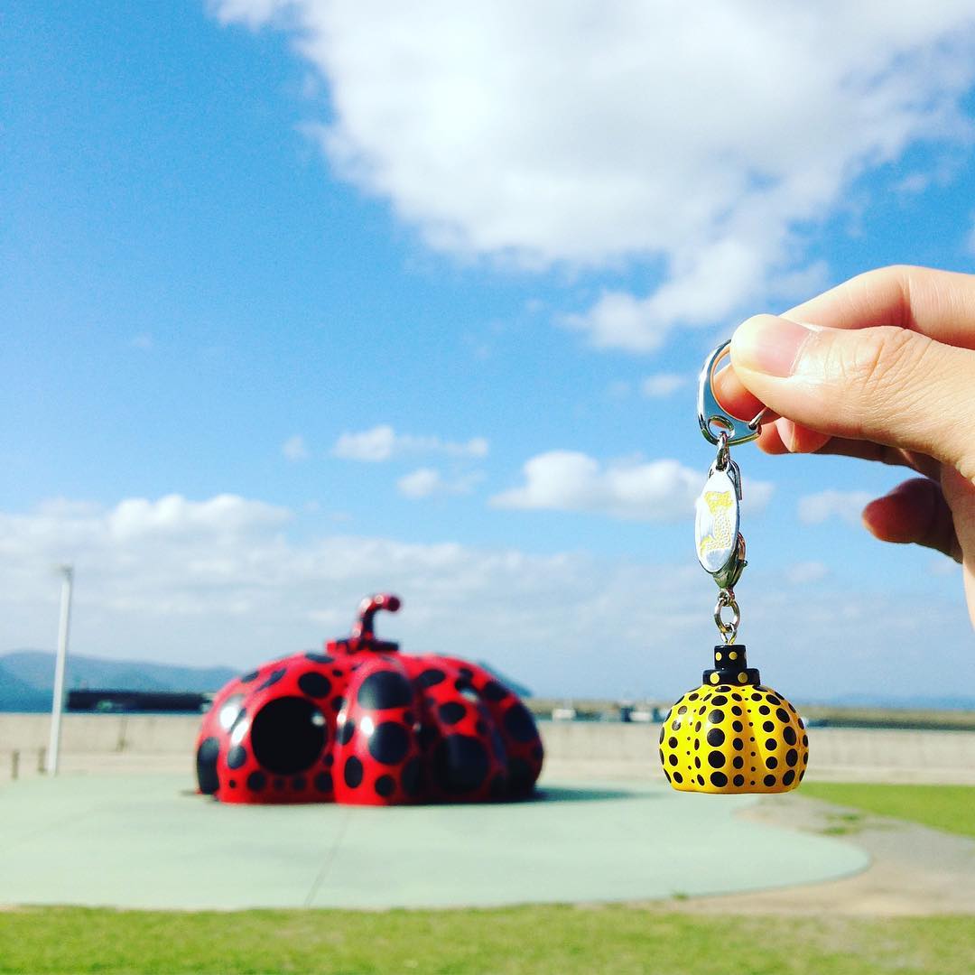 Ana 赤かぼちゃ 黄かぼちゃ Anaマネフォト Ana旅ダイアリー かぼちゃ ドット キーホルダー 直島 香川 アートな島 Pumpkin Wacoca Japan People Life Style Ana 赤かぼちゃ 黄かぼちゃ Anaマネフォト Ana旅ダイアリー かぼちゃ ドット キーホルダー 直島 香川 アートな島 Pumpkin Wacoca Japan People Life Style