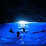 【RETRIP×青の洞窟】
ナポリ湾に浮かぶカプリ島といえば、「青の洞窟」が有名ですよね。天候によって入場できないことも多い場所ですが、ベストシーズンは波が穏や...