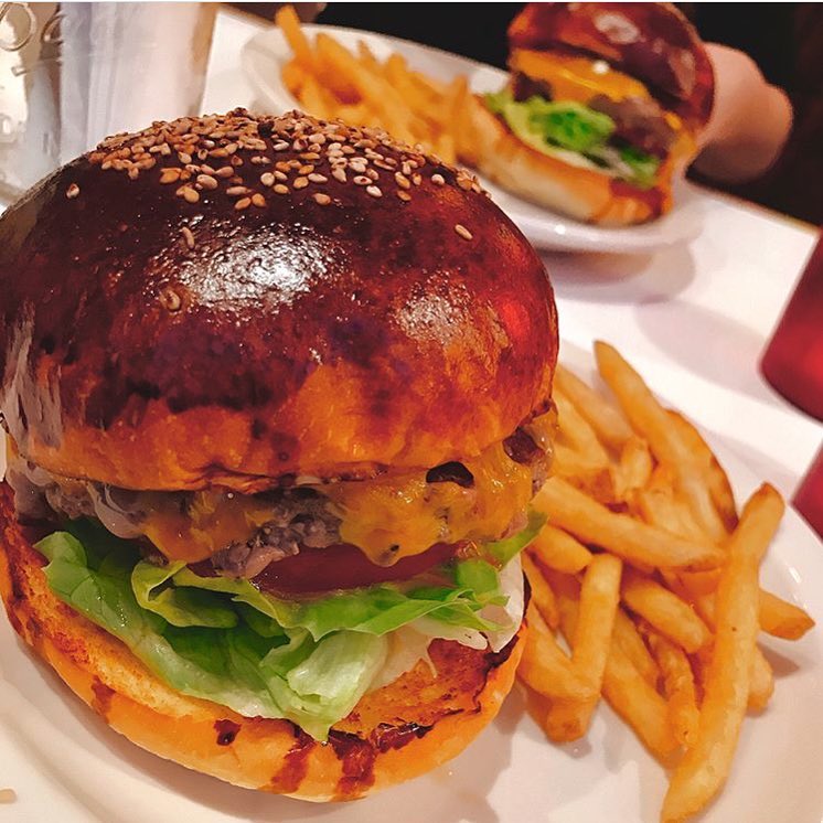 Retrip Gourmet Retrip 原宿 都内の人気ハンバーガー屋の１つである The Great Burger ハンバーガーの名店が集結している原宿にあり 若者から根強い人気 Wacoca Japan People Life Style