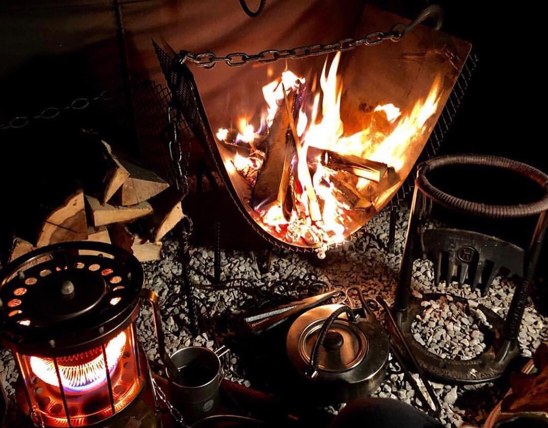 Hinataoutdoor Eishimao さんのpic ワイルドに燃える炎がかっこいい ストーブと合わせれば より一層暖かくなりますね 冷え込む冬にあったか焚き Wacoca